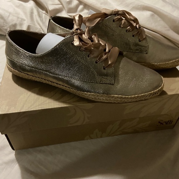 Gold shoes - Picture 4 of 5